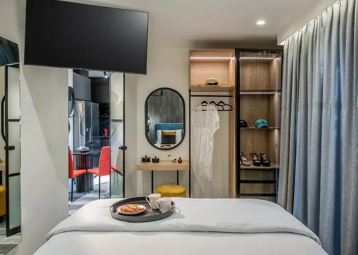 Апартаменты Maison Aqua With Private Mini Pool Jacuzzi