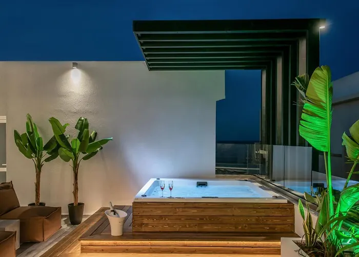 Апартаменты Maison Aqua With Private Mini Pool Jacuzzi