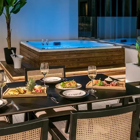 アパート Maison Aqua With Private Mini Pool Jacuzzi ヘルソニソス